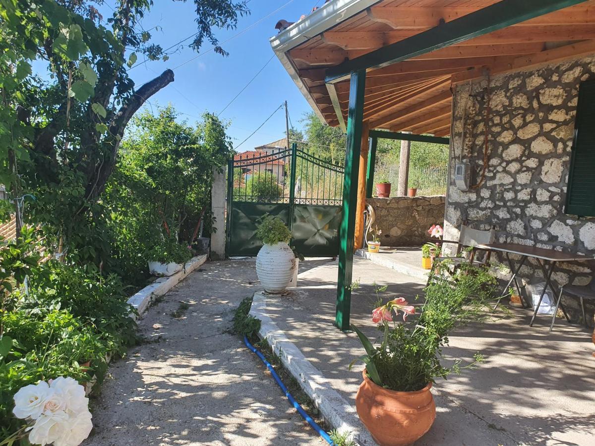 Πέτρινο Σπίτι Hotel Lazarata Exterior photo