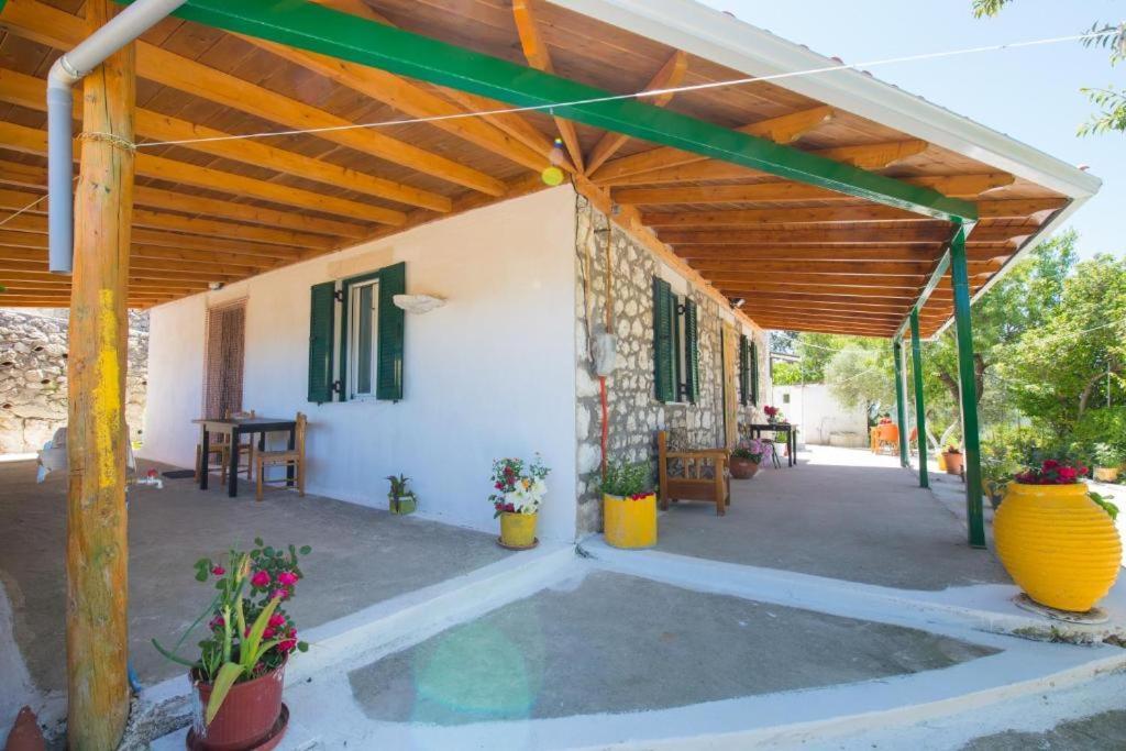 Πέτρινο Σπίτι Hotel Lazarata Exterior photo
